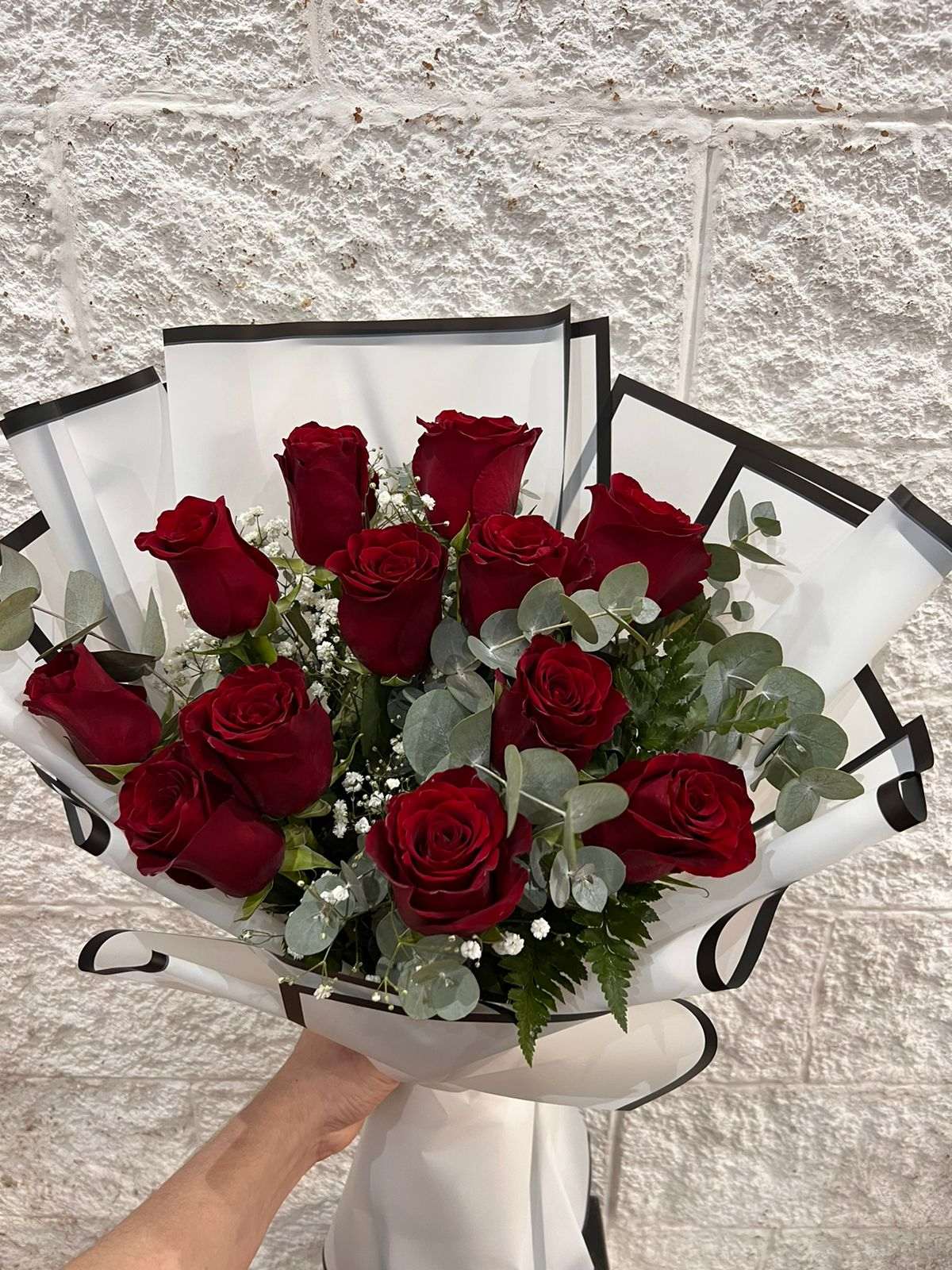 Envio y venta de flores ,rosas, plantas,arreglos florales ,regalos y desayunos a domicilio con delivery gratis en la Ciudad Autonoma de Buenos Aires y con costo de envo en localidades del Gran Buenos Aires asi como delivery de flores y plantas a travs de florerias asociadas en todas las provincias de la Argentina, Buenos Aires, la Pampa, Tucuman, La Rioja, Ro Negro, Entre Rios, Corrientes, Misiones, Neuquen, Chubut, Tierra del Fuego, Santa Cruz, San Luis, Mendoza, Cordoba, Jujuy, Formosa, Santiago del Estero, Salta, Chaco, Catamarca ,San Juan, y ademas realizamos el delivery de flores ,coronas,palmas , plantas y regalos a todas las ciudades de Argentina, Mar del Plata, Crdoba, Buenos Aires, con cargo en Santa Rosa, La Plata, Bella Vista, Neuquen, Pilar, Paran, Posadas, Resistencia, Cipolleti y mas de 300 ciudades y localidades en todo el territorio de nuestro pas, asi como tambien tenemos la posibilidad de enviar flores a casi todo el mundo en cuestion de horas